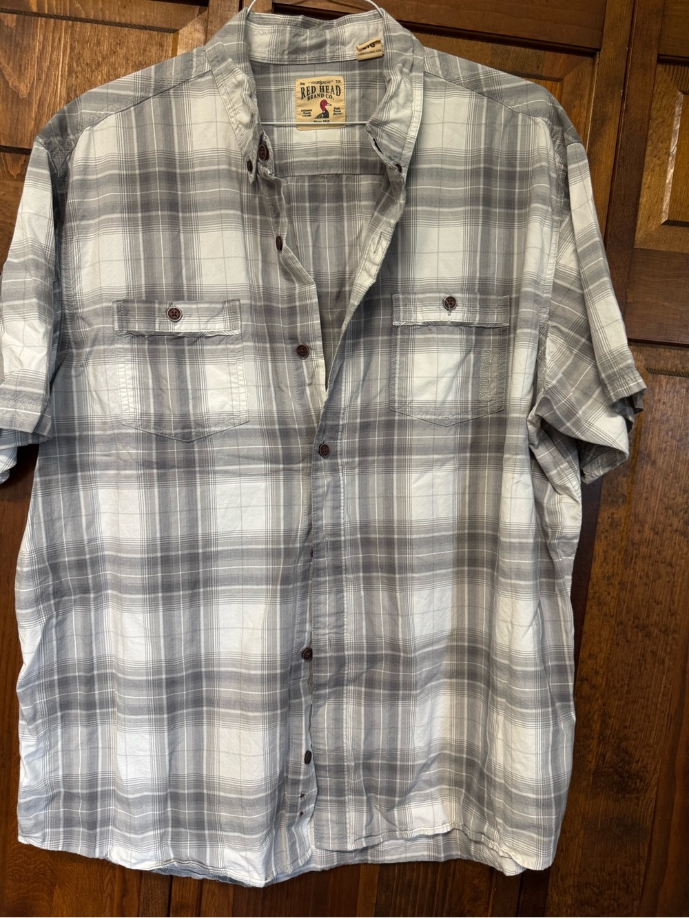 RedHead Men's Short-Sleeve Gray and White Plaid Button-Down Shirt